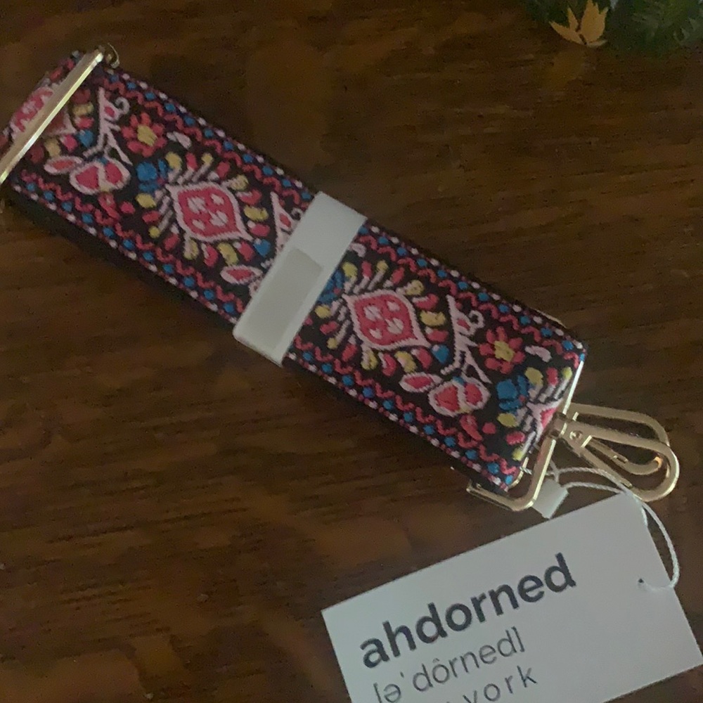 NWT purse strap embroidered ahdorned New York